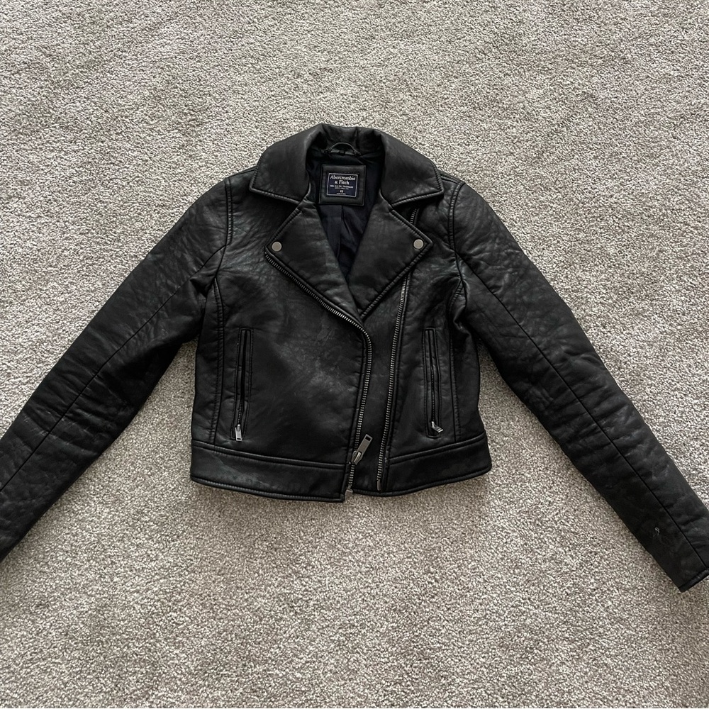 Abercrombie women’s black leather jacket. Size: XS in great condition.